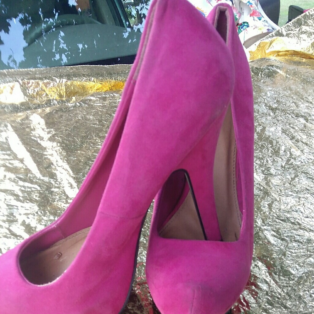 Pink Heels - Picture 3 of 3